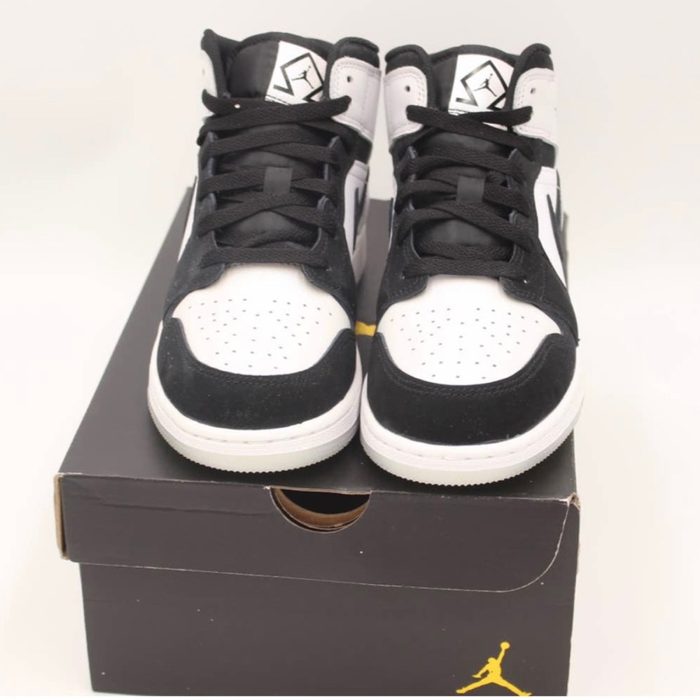Air Jordan 1 MID SE Diamond (GS) Grade Schools Size 6Y
